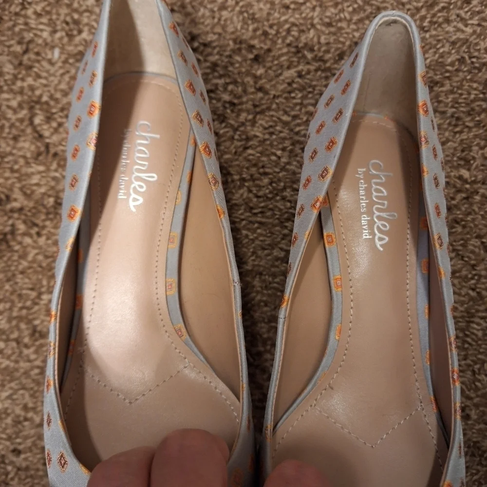 Charles David Gray Pointed-Toe Heels with Gold Diamond Pattern